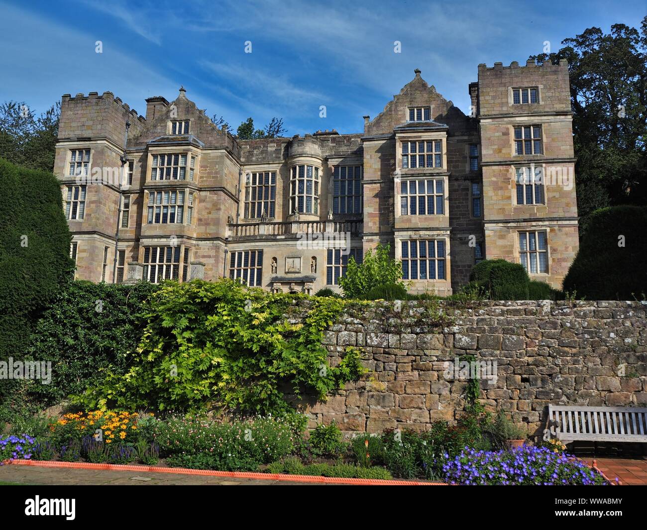 Brunnen Halle auf dem Gelände von Fountains Abbey, North Yorkshire, England Stockfoto