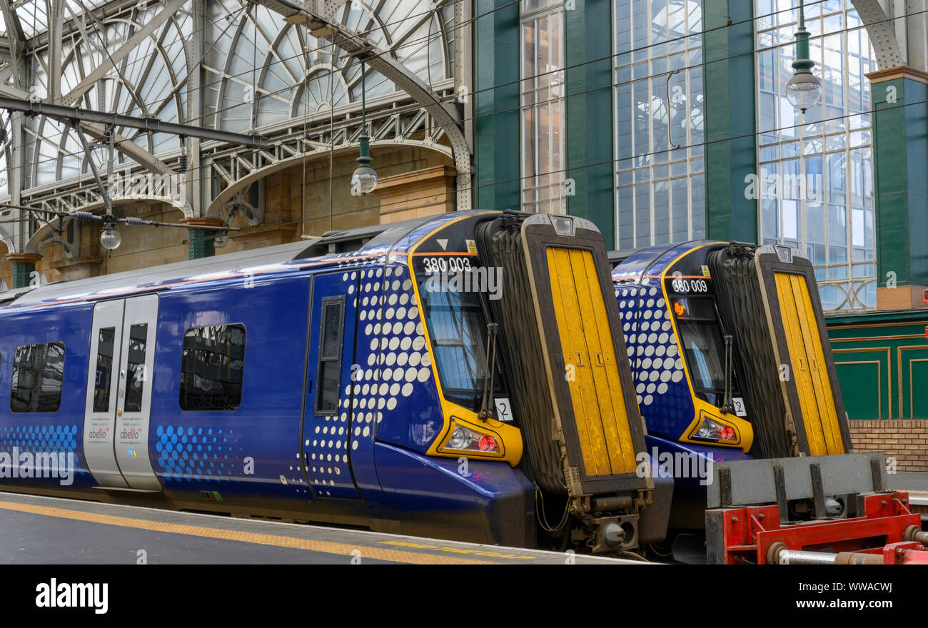 British Rail Class 380/0 Desiro elektrische Triebzüge im Hauptbahnhof von Glasgow, Glasgow, Strathclyde, Schottland, Großbritannien Stockfoto