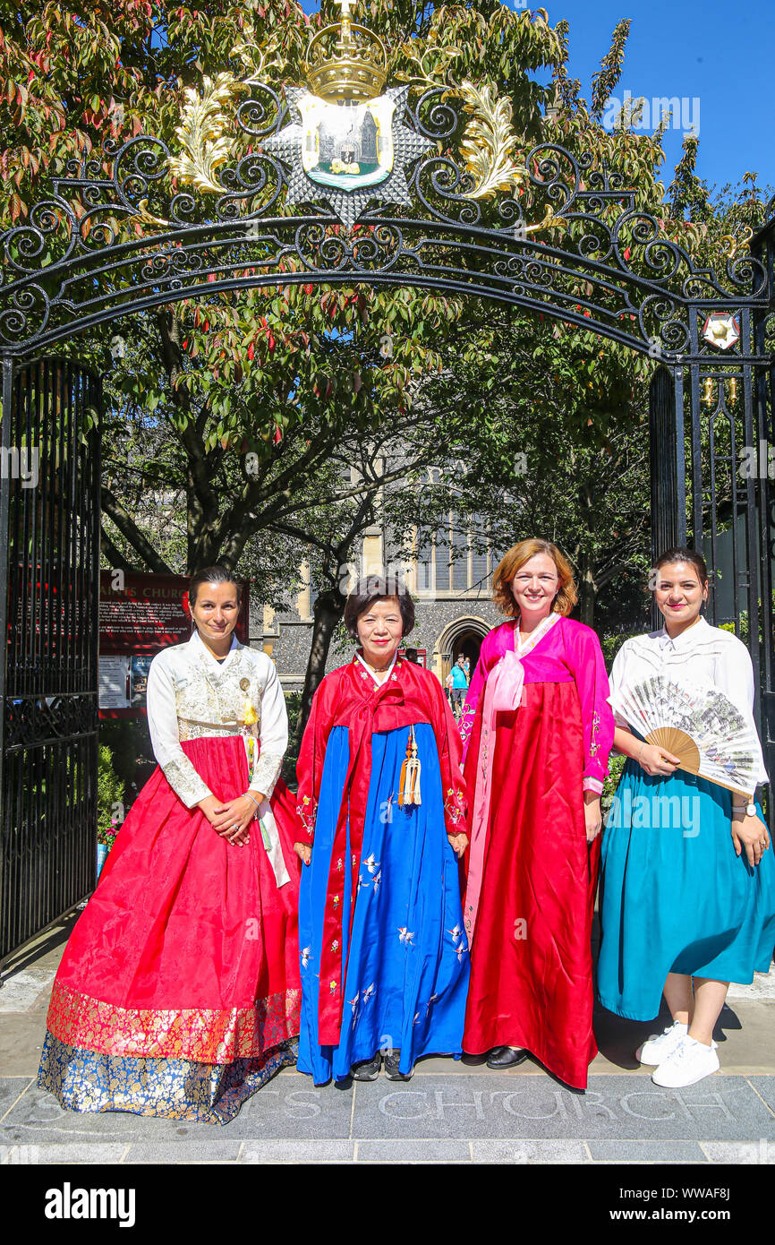 London, Großbritannien. 14 Sep, 2019. Eine echte Feier der koreanischen Kultur, Kingston ist eine kostenlose Familie-orientierte Veranstaltung für alle zu genießen. Statt im Alten Markt, in diesem Jahr das Highlight war ein Community Dance Projekt führte durch den Umzug, eine professionelle Dance Company aus Südkorea in Zusammenarbeit mit LOKO (London KPop Dance Workshop) tun dem Dach Tanz, eine etablierte London Dance Workshop unternehmen. Credit: Paul Quezada-Neiman/Alamy leben Nachrichten Stockfoto