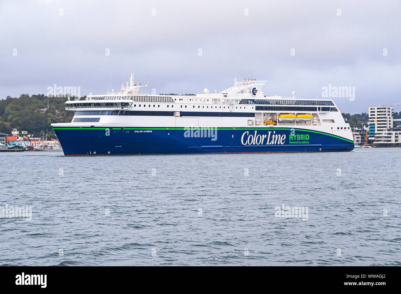 Neue color line Auto- und Passagierfähre Farbe Hybrid im Hafen von Sandefjord Norwegen Europa Stockfoto