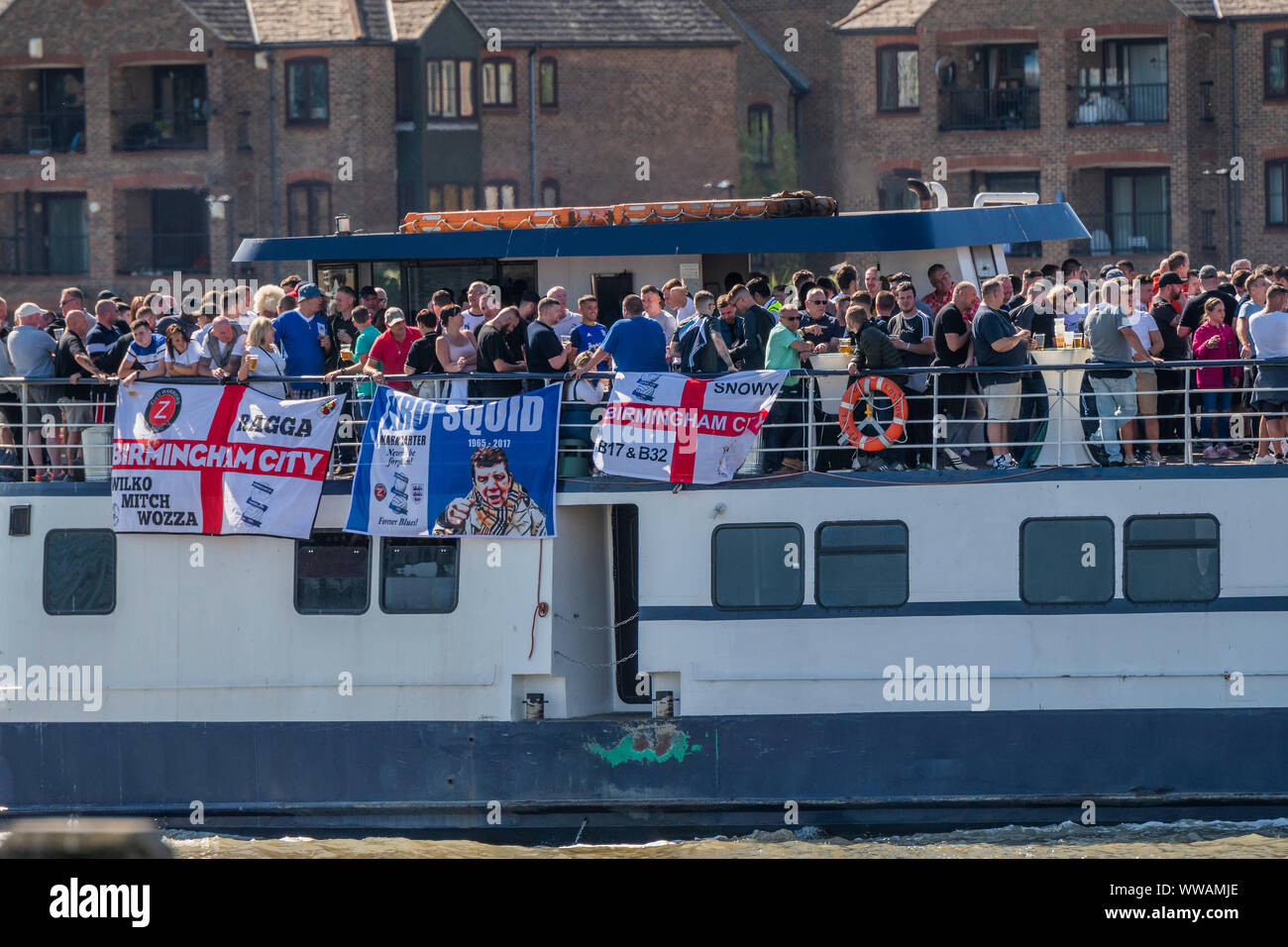 London, Großbritannien. 14. September 2019. Birmingham City fans Kopf zu ihr Spiel gegen Charlton Athletic mit dem Boot nach unten bis die Themse. Credit: Guy Bell/Alamy leben Nachrichten Stockfoto