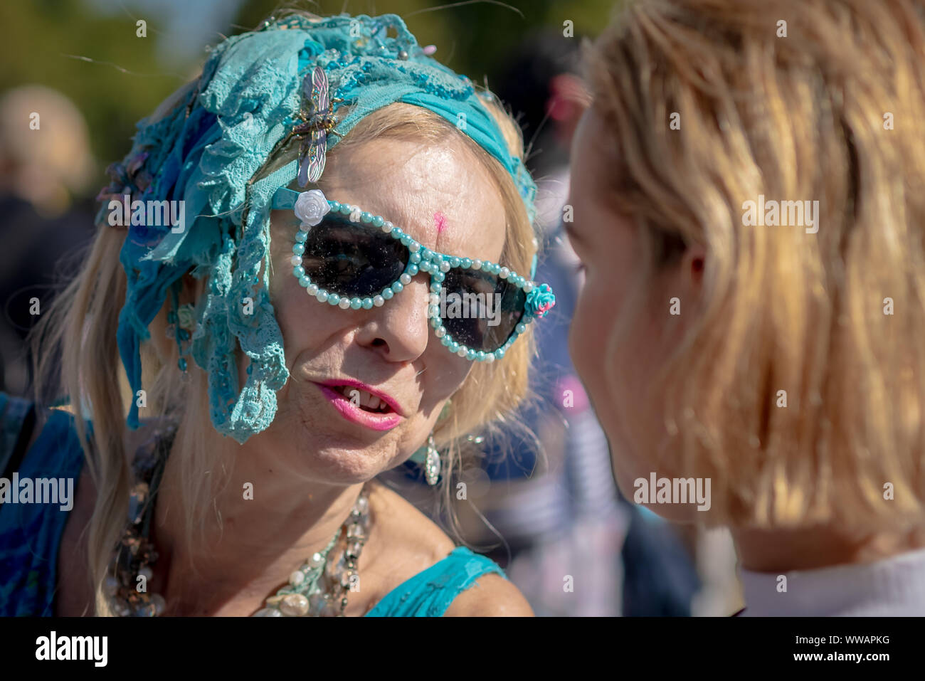 London, Großbritannien. 14. September, 2019. Hunderte von Transgender und Unterstützer sammeln in der Nähe von Wellington Arch zum ersten Trans Pride bereit, durch die Stadt. In Aktivismus verwurzelt, Aufruf zur Veränderung und feiert auch das Leben von Menschen auf der ganzen Welt, Trans Pride zielt darauf ab, die weitere Sensibilisierung auf laufende Angriffe auf trans Menschen zu bringen, sowohl online als auch in der realen Welt. Polizei Daten im Juni ergab, dass transphober Hassverbrechen bis um 81 Prozent im vergangenen Jahr. Credit: Guy Corbishley/Alamy leben Nachrichten Stockfoto