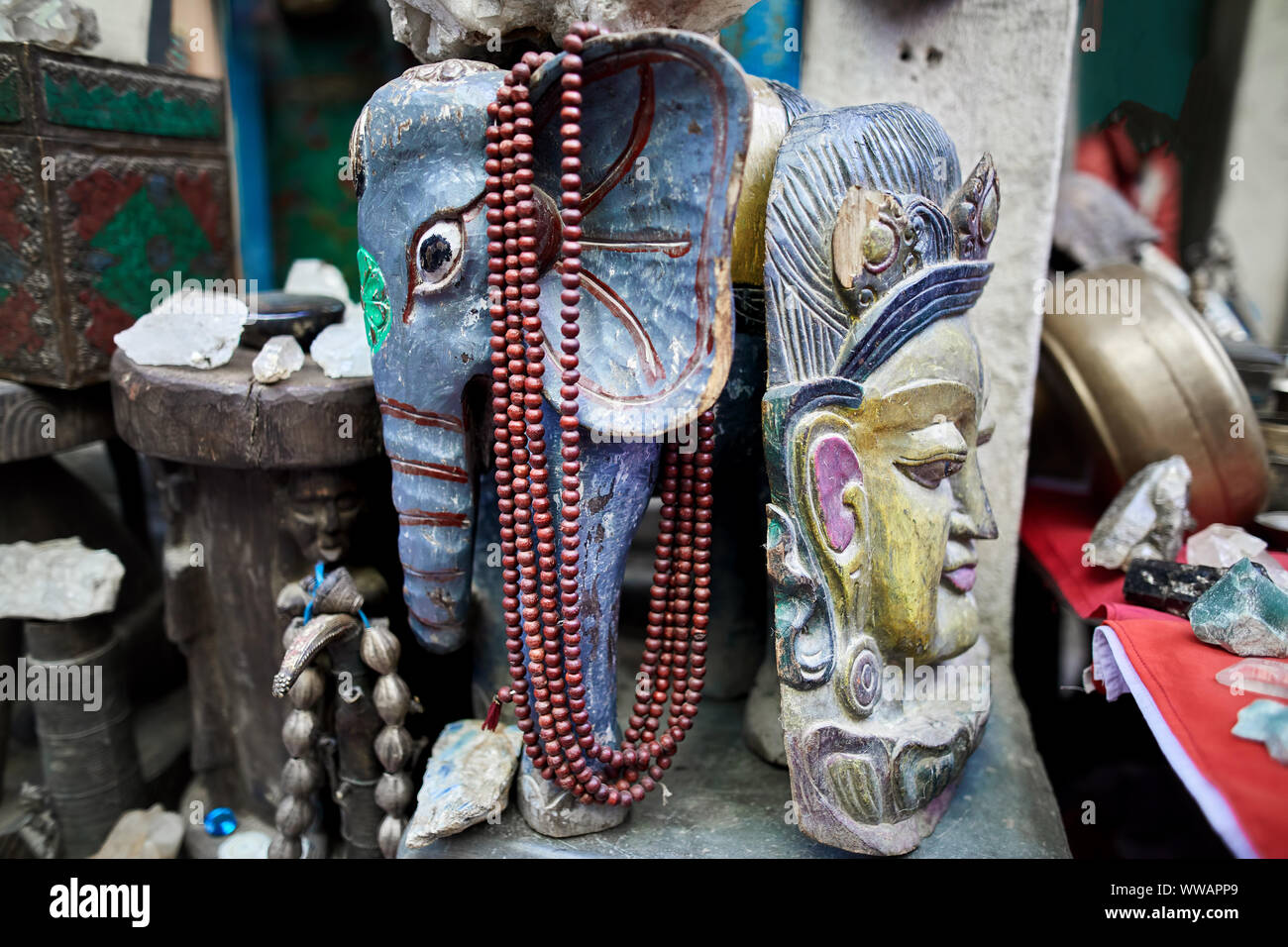 Tradition nepalesischen Masken im Shop von Thamel Bezirk, Tal von Kathmandu, Nepal Stockfoto
