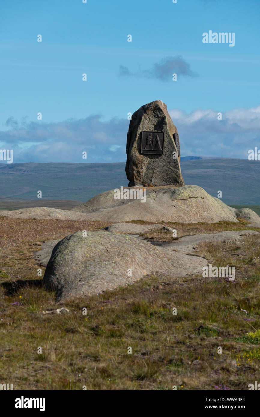 Bjarg momorial Stein in Westiceland zeigt eine kurze Geschichte des Grettis die Starke von der Grettis saga, Sohn des Asmund Langhaar Stockfoto