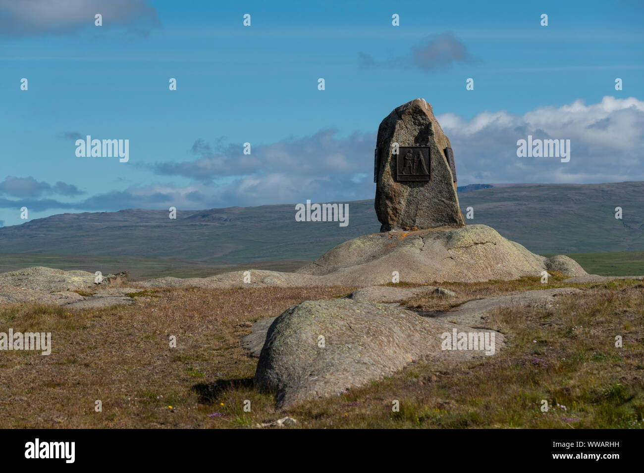 Bjarg momorial Stein in Westiceland zeigt eine kurze Geschichte des Grettis die Starke von der Grettis saga, Sohn des Asmund Langhaar Stockfoto