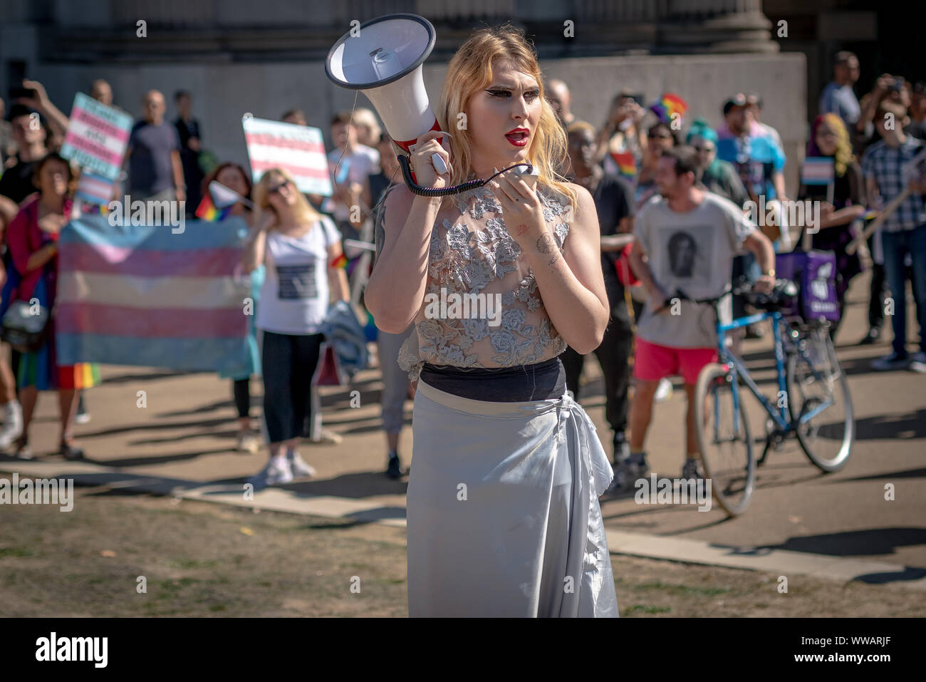 London, Großbritannien. 14. September, 2019. Trans Stolz Veranstalter Lucia Blayke (Bild). Hunderte von Transgender und Unterstützer sammeln in der Nähe von Wellington Arch zum ersten Trans Pride bereit, durch die Stadt. In Aktivismus verwurzelt, Aufruf zur Veränderung und feiert auch das Leben von Menschen auf der ganzen Welt, Trans Pride zielt darauf ab, die weitere Sensibilisierung auf laufende Angriffe auf trans Menschen zu bringen, sowohl online als auch in der realen Welt. Polizei Daten im Juni ergab, dass transphober Hassverbrechen bis um 81 Prozent im vergangenen Jahr. Credit: Guy Corbishley/Alamy leben Nachrichten Stockfoto