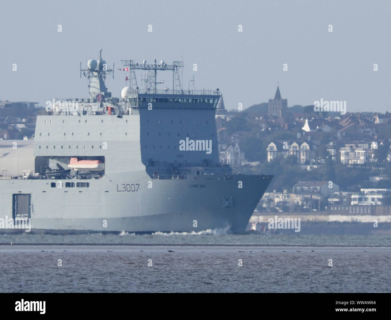 Sheerness, Kent, Großbritannien. 14 Sep, 2019. RFA-Lyme Bay gesehen, die die Themse in Sheerness nach London International Versand Woche in Greenwich unterstützt. RFA-Lyme Bay ist eine Bucht-Klasse auxiliary Landing ship Dock der britischen Royal Fleet Auxiliary dazu in der Lage, eine bedeutende Streitmacht irgendwo in der Welt. Credit: James Bell/Alamy leben Nachrichten Stockfoto