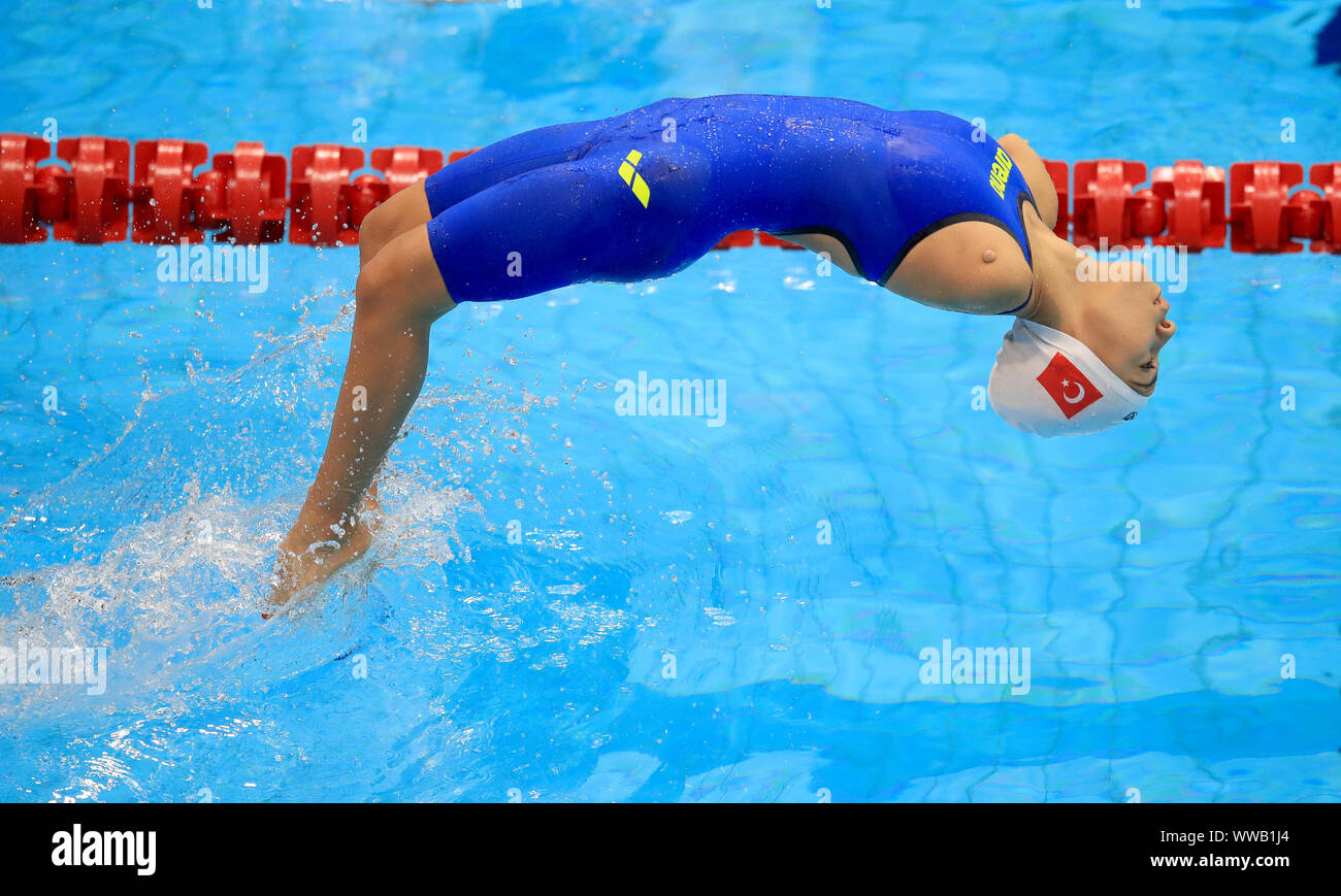 Sevilay Ozturk in der Türkei zu Beginn des 50 m der Frauen Rückschlag S5 Finale am Tag sechs der Welt Para Schwimmen Allianz Meisterschaften an der London Aquatic Centre, London. Stockfoto