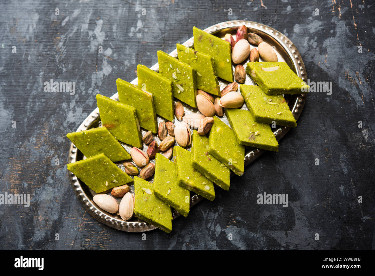 Pista Katli/Burf i/ burfee oder Pistachio Kuchen, beliebtes Festival süß oder Dessert oder Mithai aus Indien und Pakistan Stockfoto