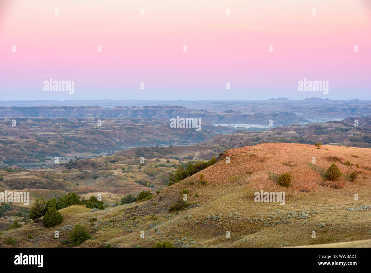 Die Badlands im Spätsommer, von Buck Hill, Theodore Roosevelt National Park (Südafrika), North Dakota, USA Stockfoto