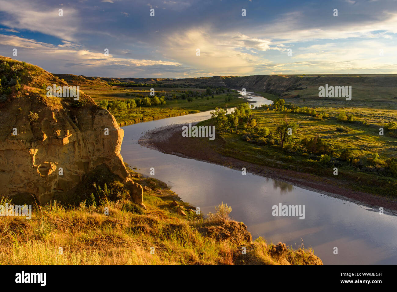 Abend Wolken über dem Little Missouri River Valley, Theodore Roosevelt National Park (Südafrika), North Dakota, USA Stockfoto