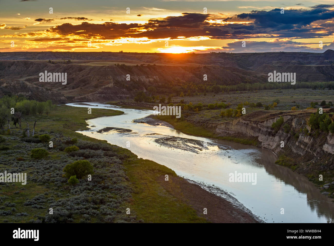 Abend Wolken über dem Little Missouri River Valley, Theodore Roosevelt National Park (Südafrika), North Dakota, USA Stockfoto