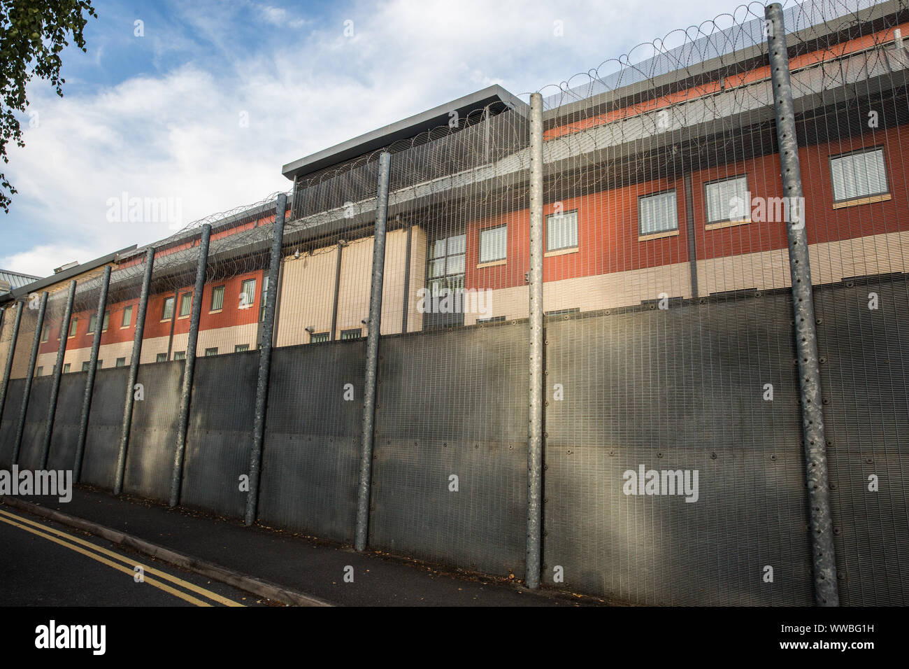 London, Großbritannien. 14. September 2019. Harmondsworth Detention Center. Mit seinem Nachbarn colnbrook Kombiniert, bildet sie Heathrow Einwanderung Ausbau Centre, das größte in Europa. Es wird durch die Sorgeberechtigten Abteilung von Outsourcing riesigen Mitie ausführen. Credit: Mark Kerrison/Alamy leben Nachrichten Stockfoto