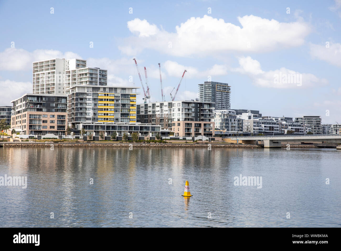 Sydney Vorort von Rhodos, Entwicklung von neuen Wohngebiet mit hoher, Wohnhäuser und Wohnungen, Western Sydney, Australien Stockfoto