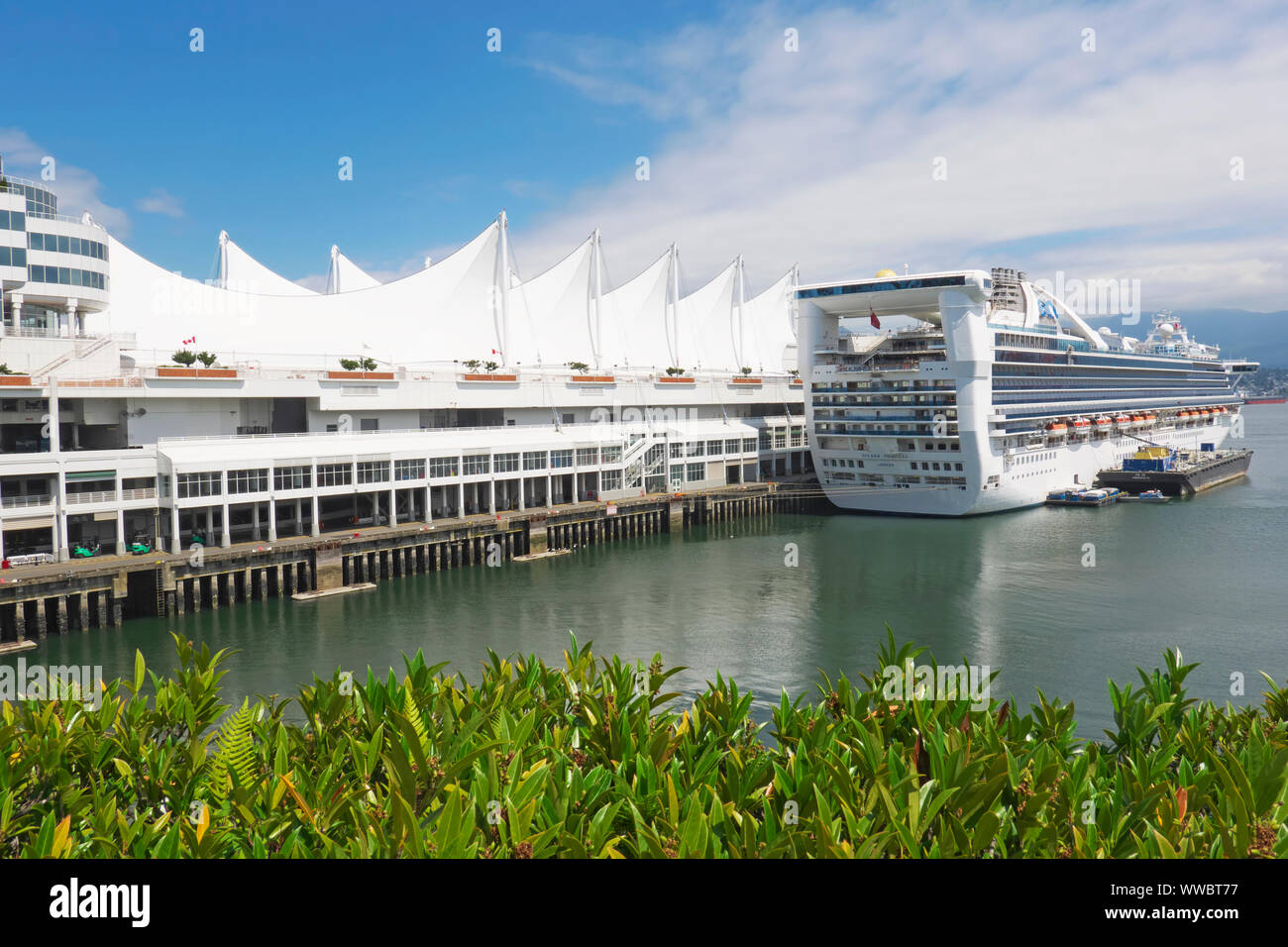 Kreuzfahrtschiff "Golden Princess London' am Canada Place in Vancouver, B.C., Kanada. Juni 15, 2019 Stockfoto