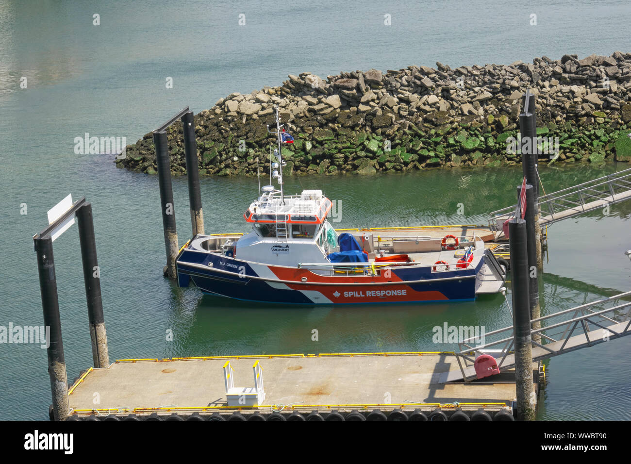 Kanadische Spill Response Boot bin. J. in Grün" angedockt in Coal Harbour, Vancouver, British Columbia, Kanada. Juni 15, 2019 Stockfoto