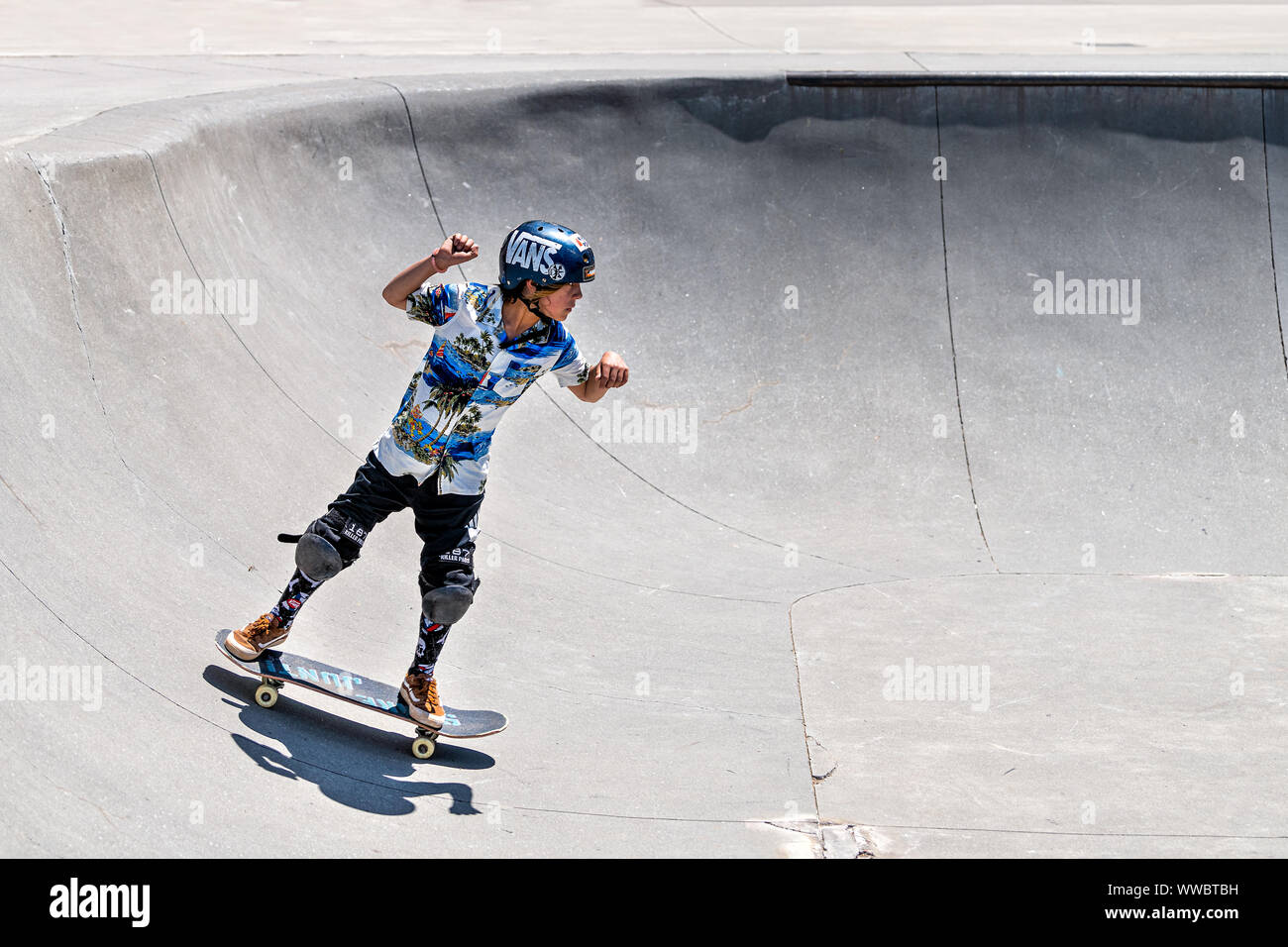 Atlanta, USA - 20. April 2018: Historische vierte Station outdoor Skatepark in Georgien Downtown City mit junge Schlittschuhlaufen auf der Rampe Stockfoto