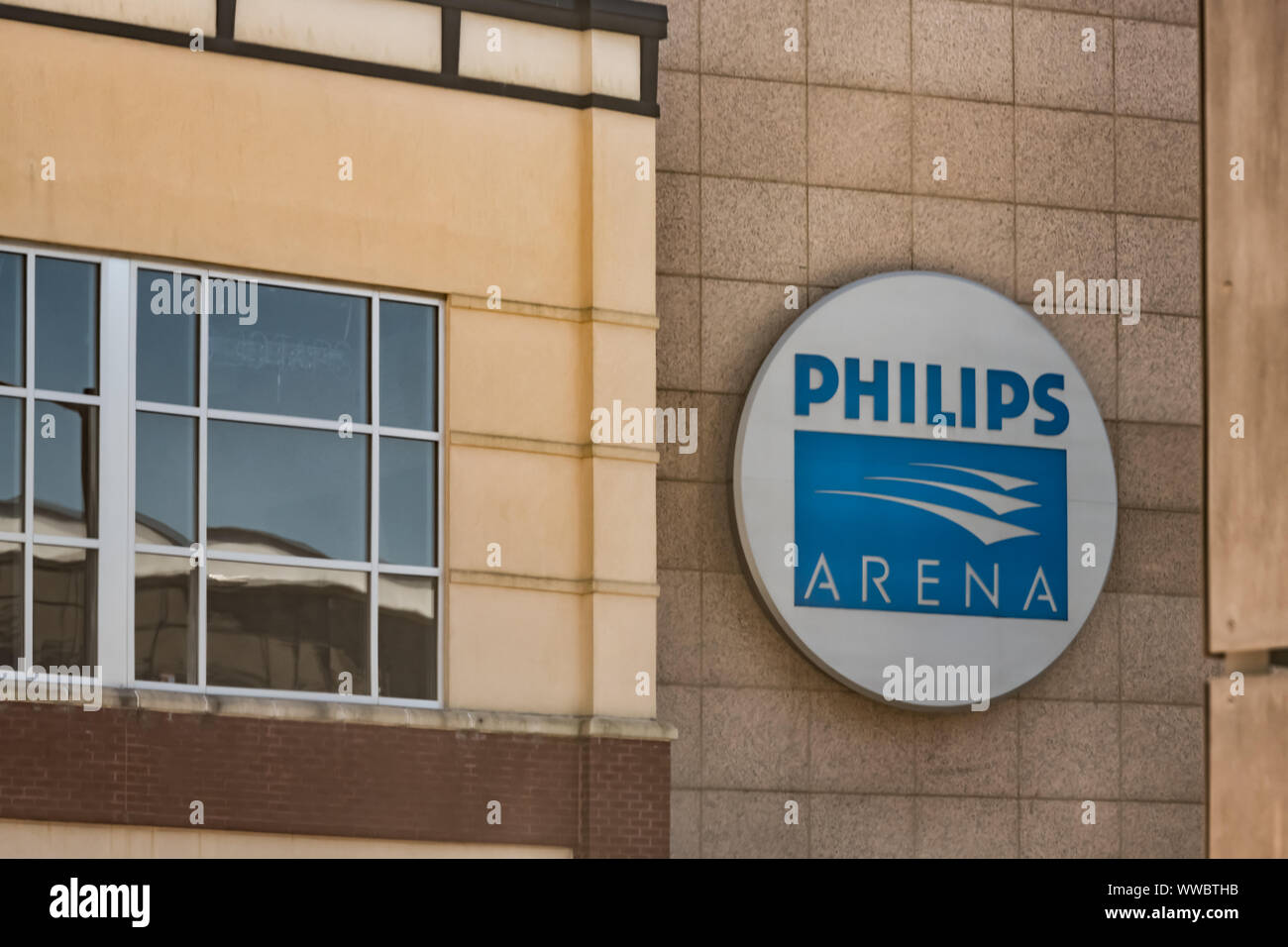 Atlanta, USA - 20. April 2018: Philips Arena Zeichen für multifunktionalen Stadions Gebäude hosting Basketball Spiele und Konzerte in Georgien Downtown City Stockfoto