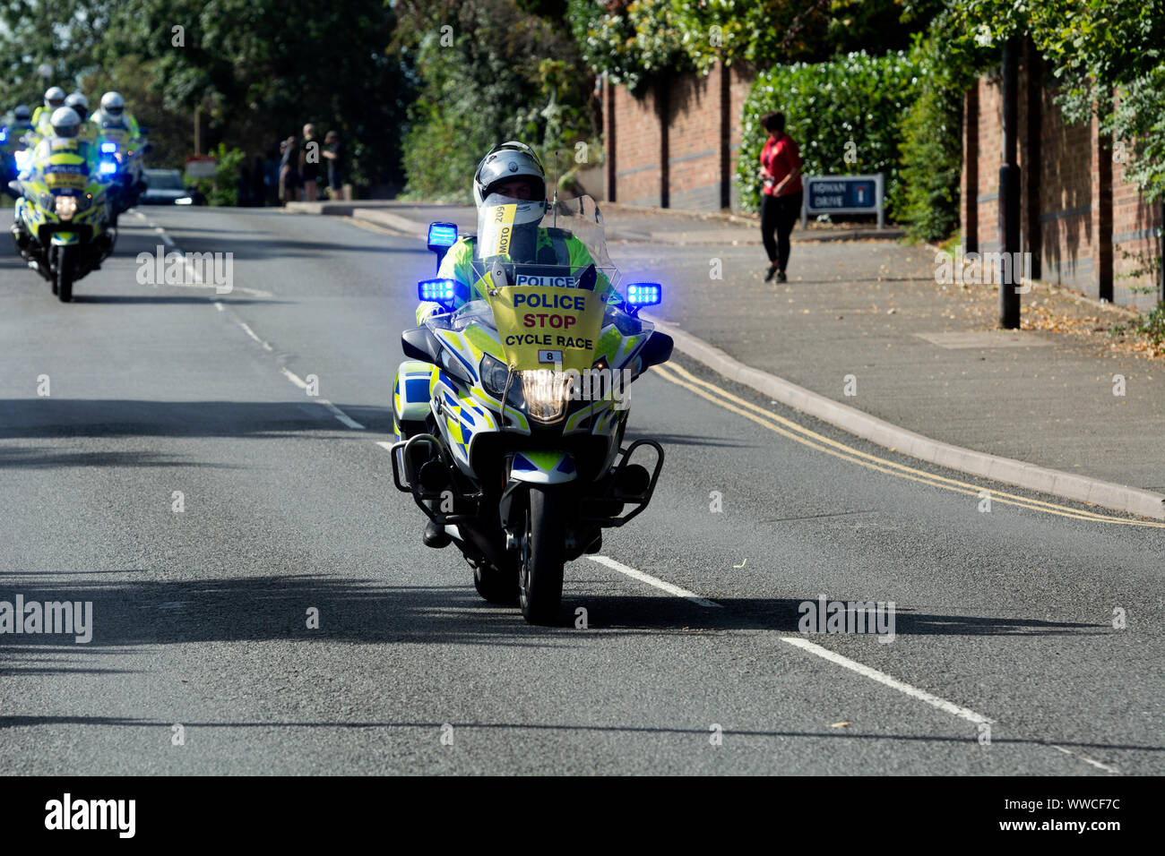 Polizei Motorrad für Traffic Control an der OVO Energie 2019 Tour der britischen Männer Radrennen Stockfoto