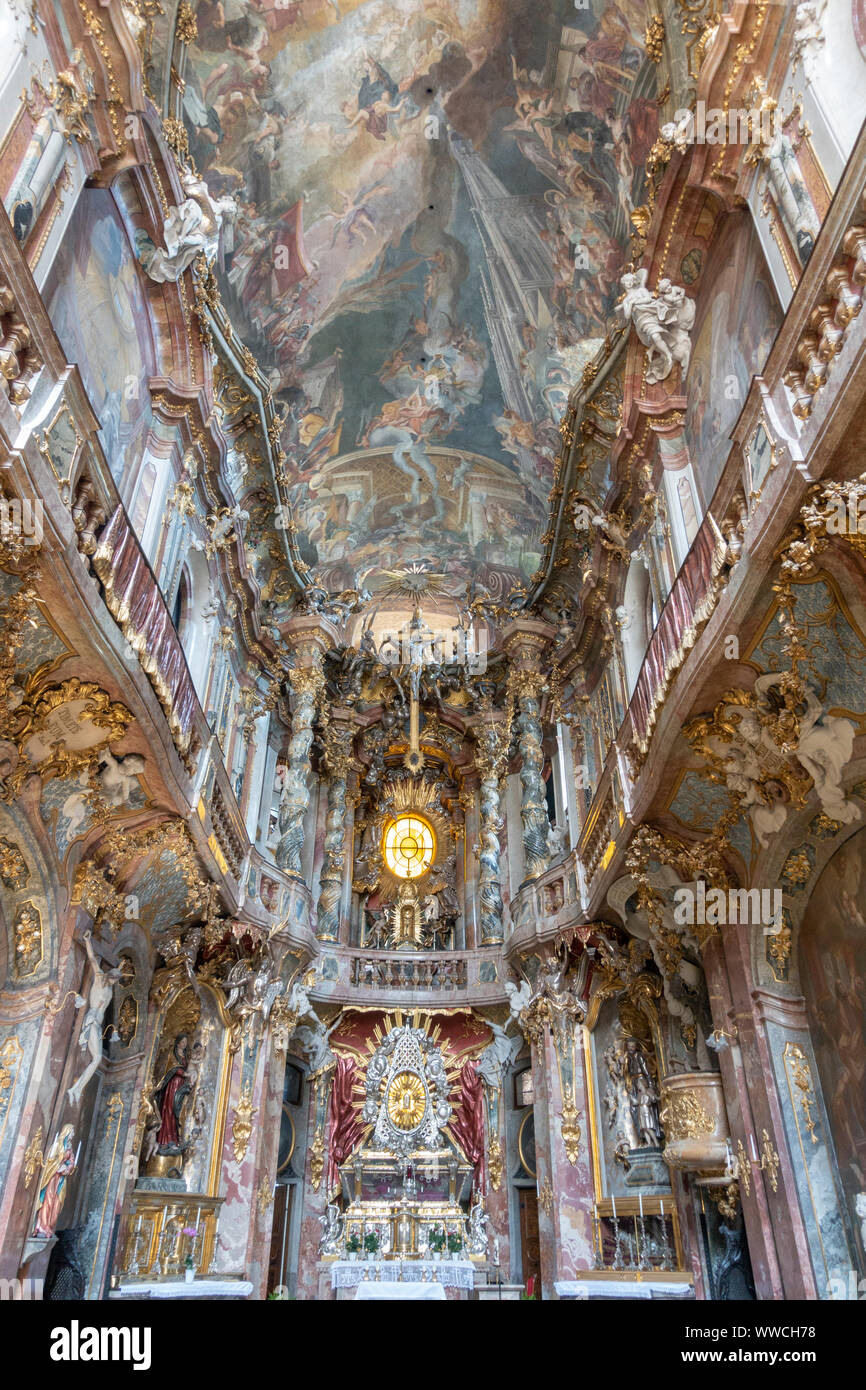 Die schönen Innenraum der barocken: Asamkirche (St. Johann Nepomuk oder Asam Kirche), München, Bayern, Deutschland. Stockfoto