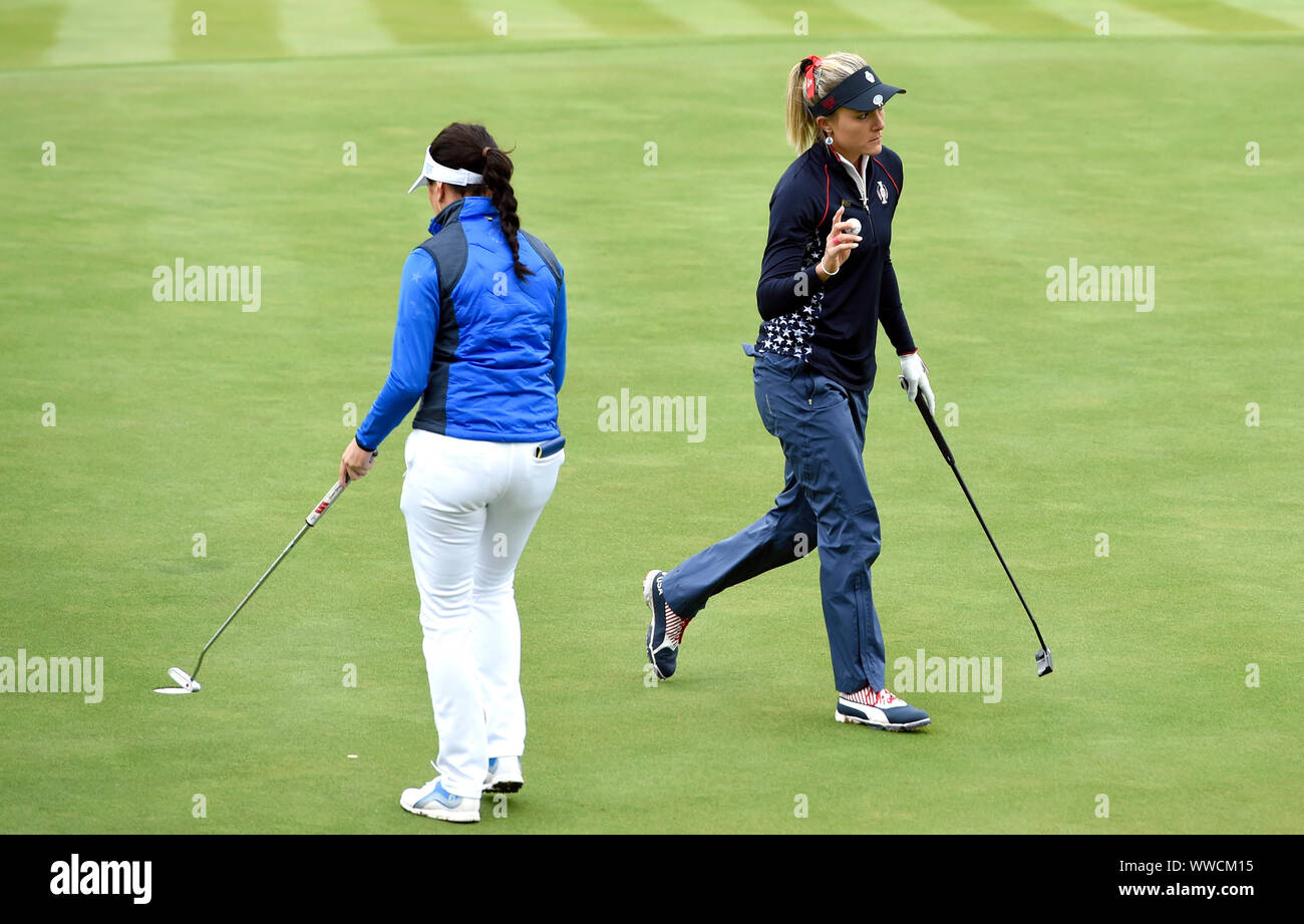 Das Team USA Lexi Thompson (rechts) gewinnt den 1. Bohrung gegen das Team Europa Georgien Halle (links) Während der singles Gleiches an Tag drei des Solheim Cup 2019 in Gleneagles Golf Club, Auchterarder. Stockfoto