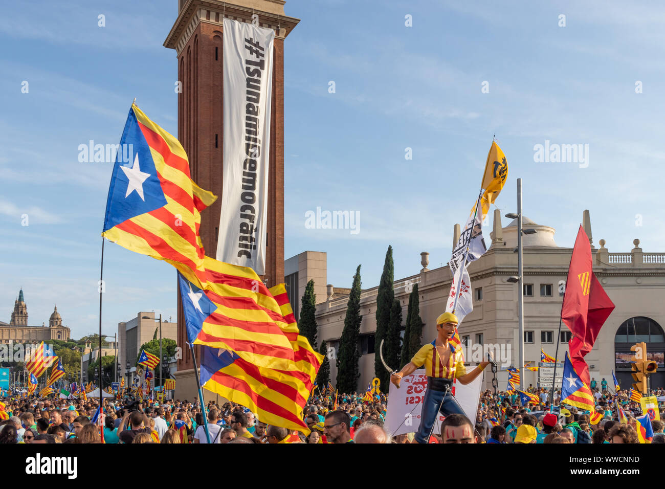 Katalanische Unabhängigkeit protestrers bei einer Rallye, die in der katalanischen Nationalfeiertag "La iada' nahm. Barcelona, 2019 Stockfoto