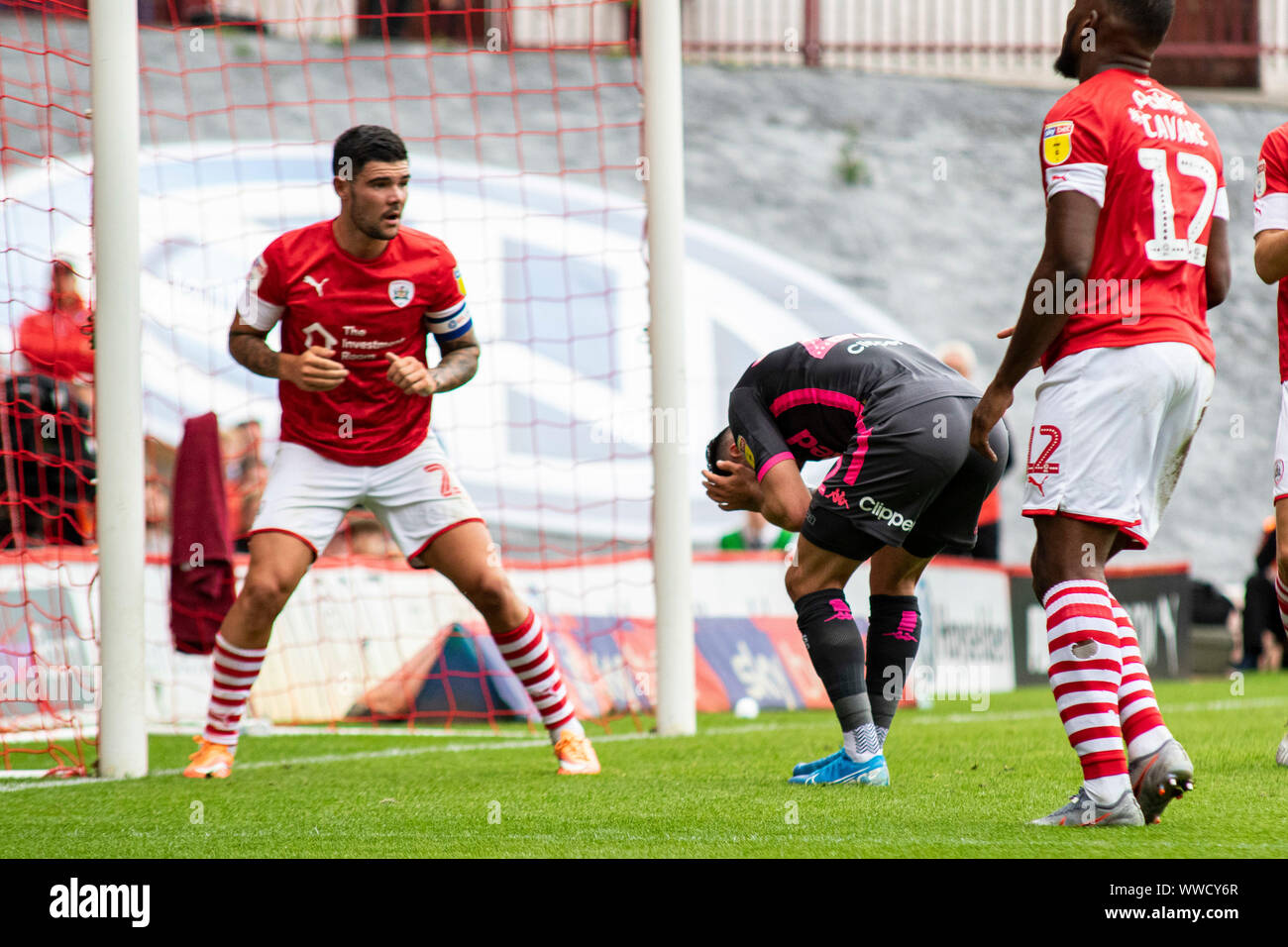 Barnsley, Großbritannien. 15 Sep, 2019. Jack Harrison von Leeds United reagiert, nachdem er eine einfache Möglichkeit zu punkten. EFL Skybet championship Match, Barnsley v Leeds United an Oakwell in Barnsley am Sonntag, dem 15. September 2019. Dieses Bild dürfen nur für redaktionelle Zwecke verwendet werden. Nur die redaktionelle Nutzung, eine Lizenz für die gewerbliche Nutzung erforderlich. Keine Verwendung in Wetten, Spiele oder einer einzelnen Verein/Liga/player Publikationen. pic von Lewis Mitchell/Andrew Orchard sport Fotografie/Alamy Live news Credit: Andrew Orchard sport Fotografie/Alamy leben Nachrichten Stockfoto