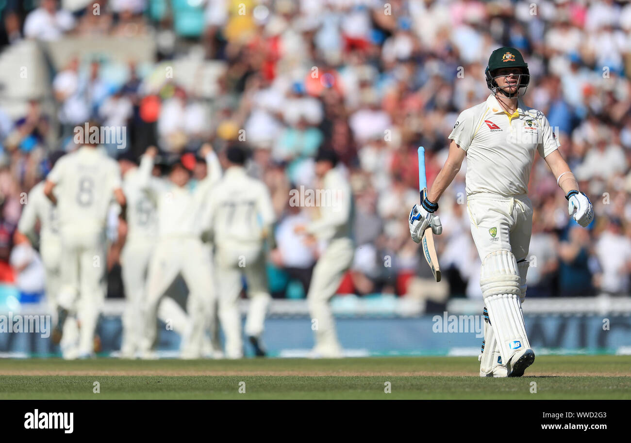 Australiens Steve Smith geht weg nach Tag 4 des Fünften Testspiel am Kia Oval, London entlassen wird. Stockfoto