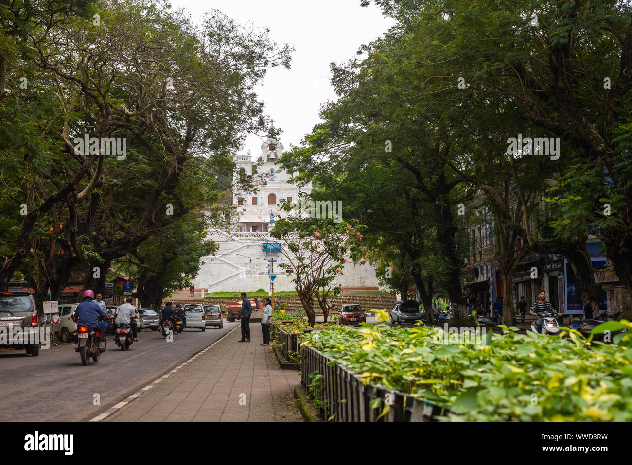 Die Stadt Panjim voller Aktivität gegenüber Unserer Lieben Frau von der Unbefleckten Empfängnis Kirche in Goa auf der indischen Unabhängigkeit Tag Stockfoto