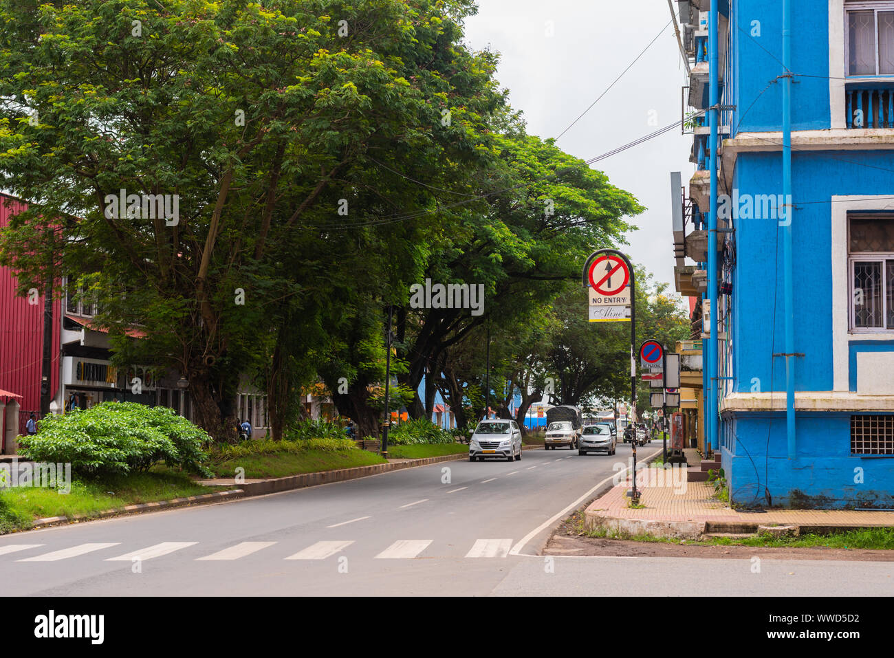 Panjim, Goa/Indien - 15. August 2019: Gebäude und kommerziellen Einrichtungen in Panjim die Hauptstadt von Goa Stockfoto