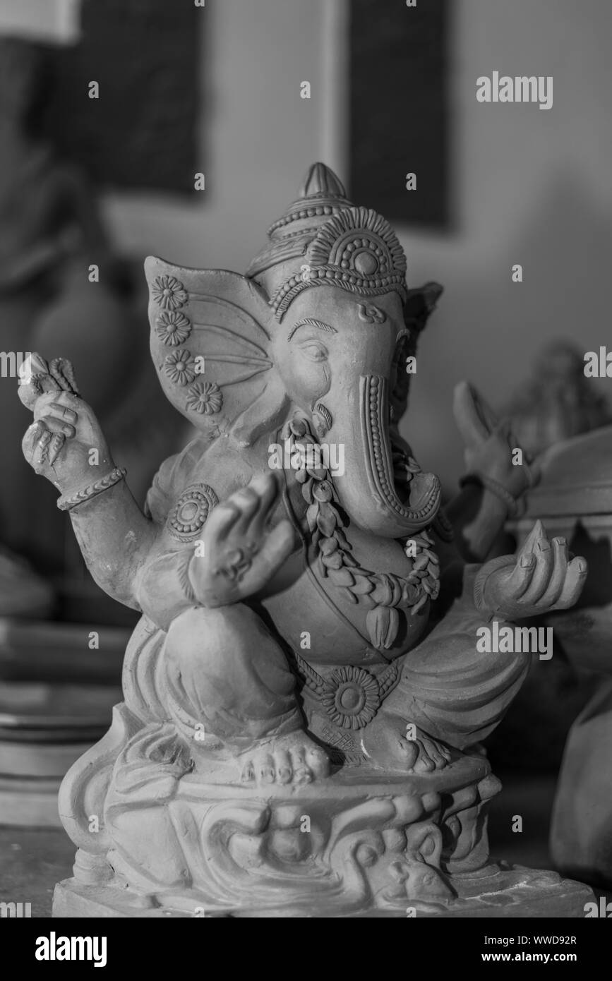 Hindu Lord Ganesh Clay Clay Idol in Goa Indien verkauften anlässlich von Ganesh Chaturthi Festival Stockfoto