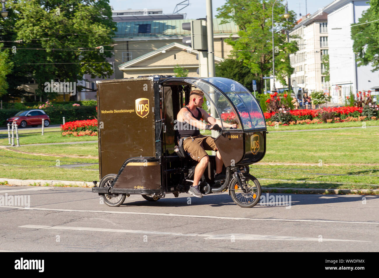 Ein UPS cargo eBike in München, Bayern, Deutschland. Stockfoto