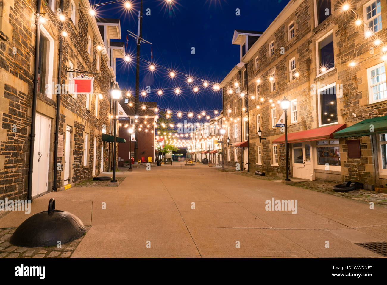 Halifax, Kanada - 18. Juni 2019: Shops in Halifax, Nova Scotia waterfront entlang der historischen Eigenschaften Market Mall Stockfoto