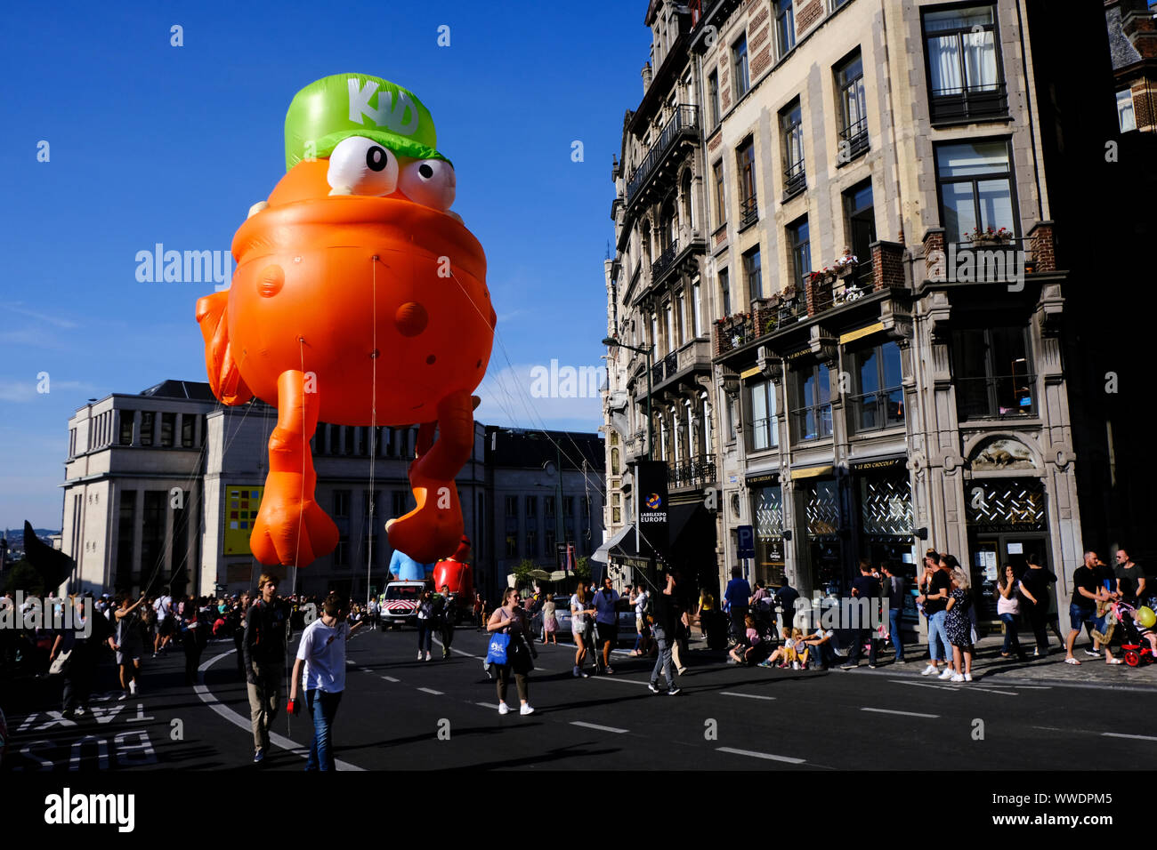 Brüssel, Belgien. 15 Sep, 2019. Einen riesigen Ballon von einem Comic Charakter schwebt während der Balloon Parade entlang der Innenstadt Boulevards in Brüssel, Belgien, 15. September 2019. Credit: ALEXANDROS MICHAILIDIS/Alamy leben Nachrichten Stockfoto