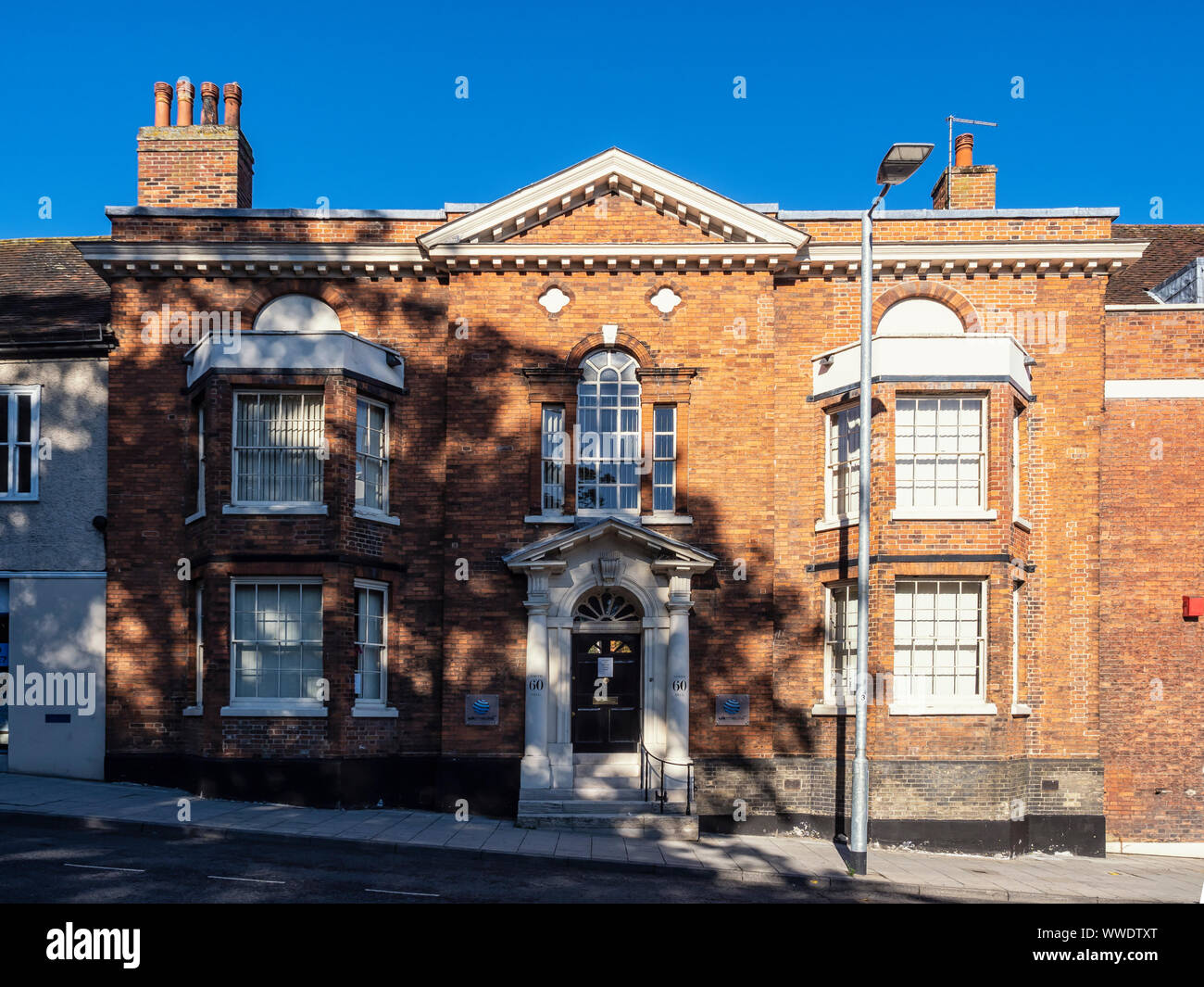COLCHESTER, ESSEX - 11. AUGUST 2018: Red Brick Georgian House (Grade 2 gelistet) auf North Hill Stockfoto