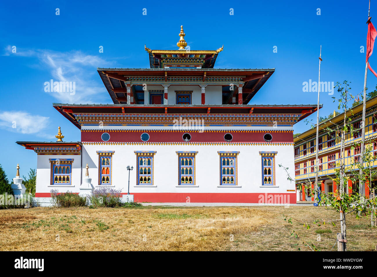 Buddhistische Tempel der Tausend Buddhas, Paldenshangpa La Boulaye, in Burgund, Frankreich am 3. September 2019 Stockfoto