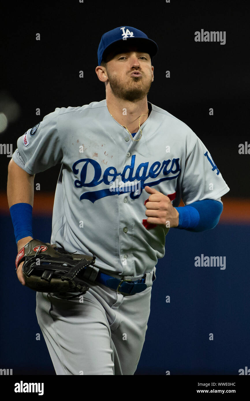 September 13, 2019: Los Angeles Dodgers rechter Feldspieler Cody Bellinger (35) trabt zurück zu dem Dugout während des Spiels zwischen den New York Mets und die Los Angeles Dodgers an Citi Field in Queens, New York. Obligatorische Credit: Kostas Lymperopoulos/CSM Stockfoto