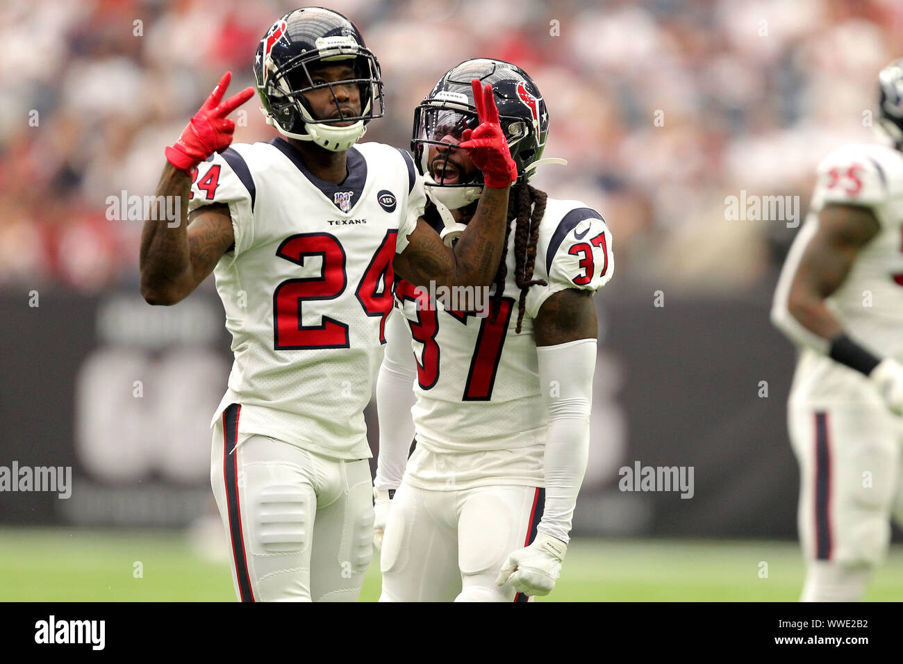 Houston, Texas, USA. 15 Sep, 2019. Houston Texans cornerback Johnathan Joseph (24) feiert ein Big Play auf Verteidigung im ersten Quartal des NFL regular season Spiel zwischen den Houston Texans und die Jacksonville Jaguars an NRG Stadion in Houston, TX am 15. September 2019. Credit: Erik Williams/ZUMA Draht/Alamy leben Nachrichten Stockfoto