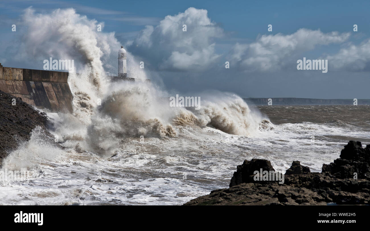 Porthcawl Leuchtturm im Sturm (5) Stockfoto