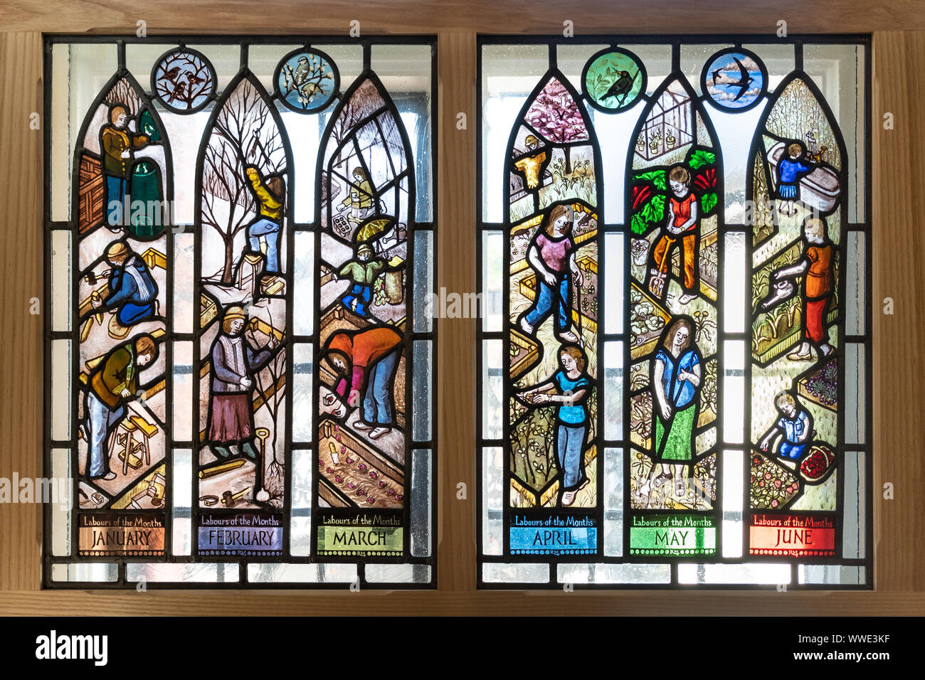 Glasfenster Arbeit des Monats auf Anzeige in Godalming Museum, Surrey, Großbritannien Stockfoto