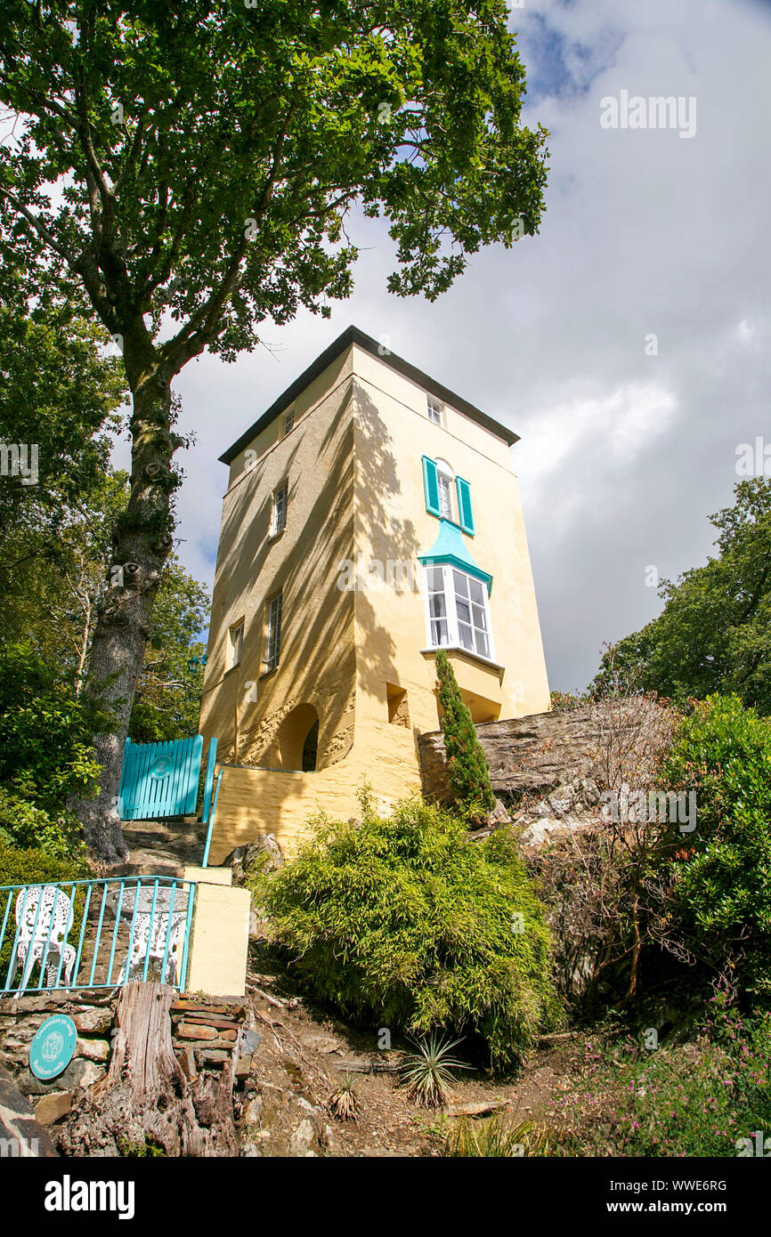 Portmeirion, UK: September 01, 2019: eine Ferienwohnung Gebäude im Dorf Portmeirion - eine Italienischen Stil Dorf an der Küste von Wales. Stockfoto