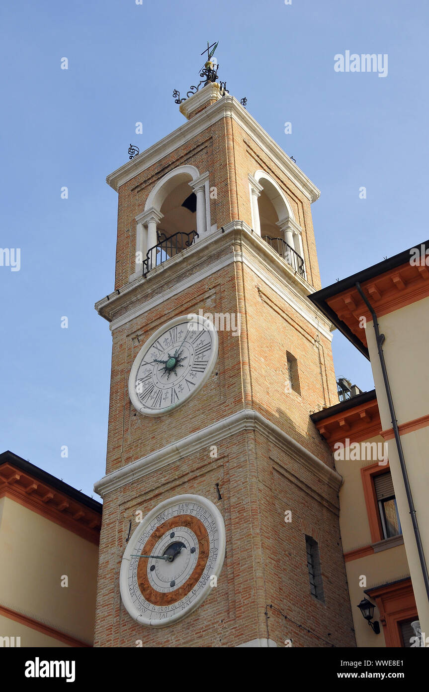 Clock Tower auf der Piazza Tre Martiri (drei Märtyrer Square), Rimini, Italien, Europa Stockfoto