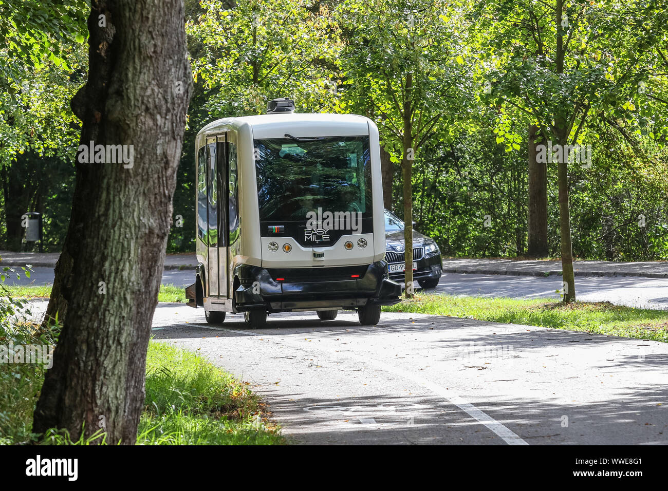 Fahrerlose EZ 10 - Easymile autonome Fahrzeug ist in Danzig, Polen gesehen Am 6. September 2019 der Autonomen Elektrofahrzeug wird in Danzig Zoo auf dem test route Bedienen während alle September. Danzig ist eine Stadt in Polen testen autonome kollektive Verkehrsmittel. © Michal Fludra/Alamy leben Nachrichten Stockfoto