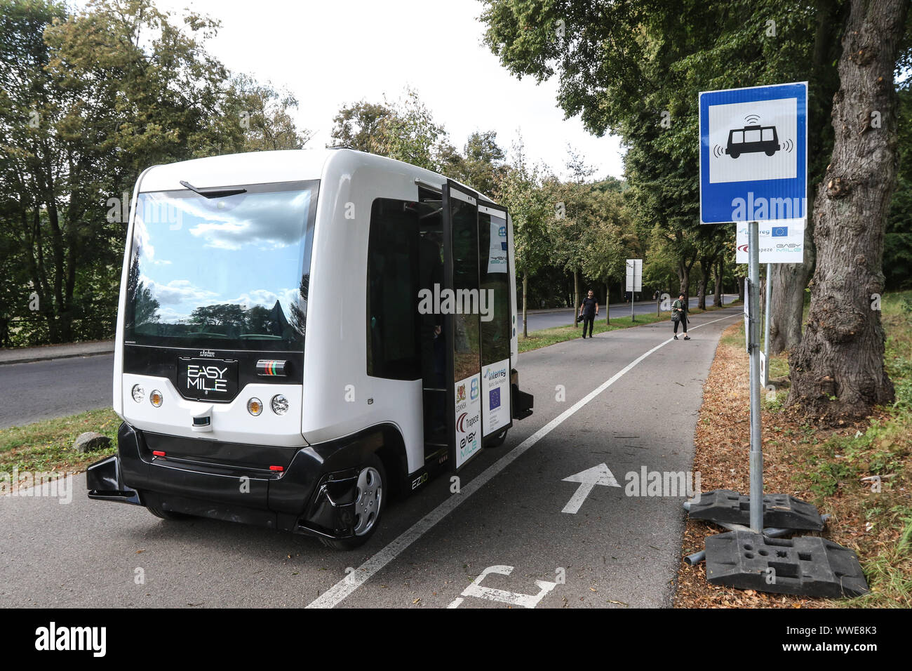 Fahrerlose EZ 10 - Easymile autonome Fahrzeug ist in Danzig, Polen gesehen Am 6. September 2019 der Autonomen Elektrofahrzeug wird in Danzig Zoo auf dem test route Bedienen während alle September. Danzig ist eine Stadt in Polen testen autonome kollektive Verkehrsmittel. © Michal Fludra/Alamy leben Nachrichten Stockfoto