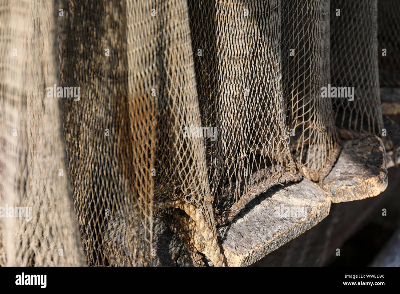 Alte Baumwolle Fischernetz mit Korken schwimmt an Pentala Pentala Archipel Museum in Island, Finnland Stockfoto