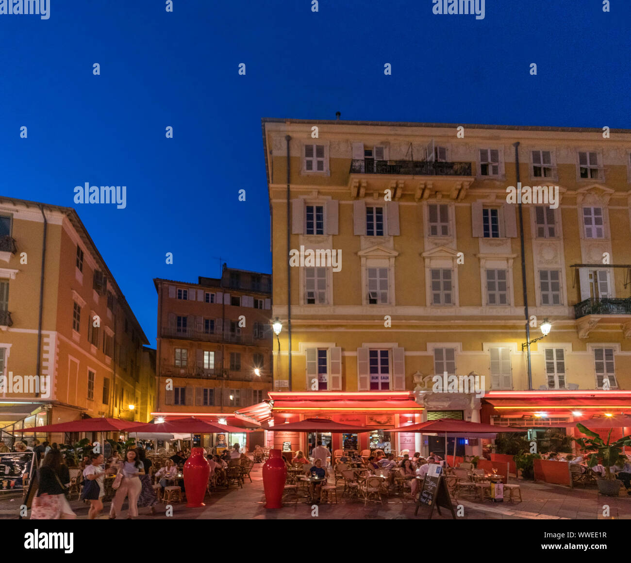 Restaurants am Abend, de Cours Saleya, Nizza, Côte d'Azur, Frankreich Stockfoto