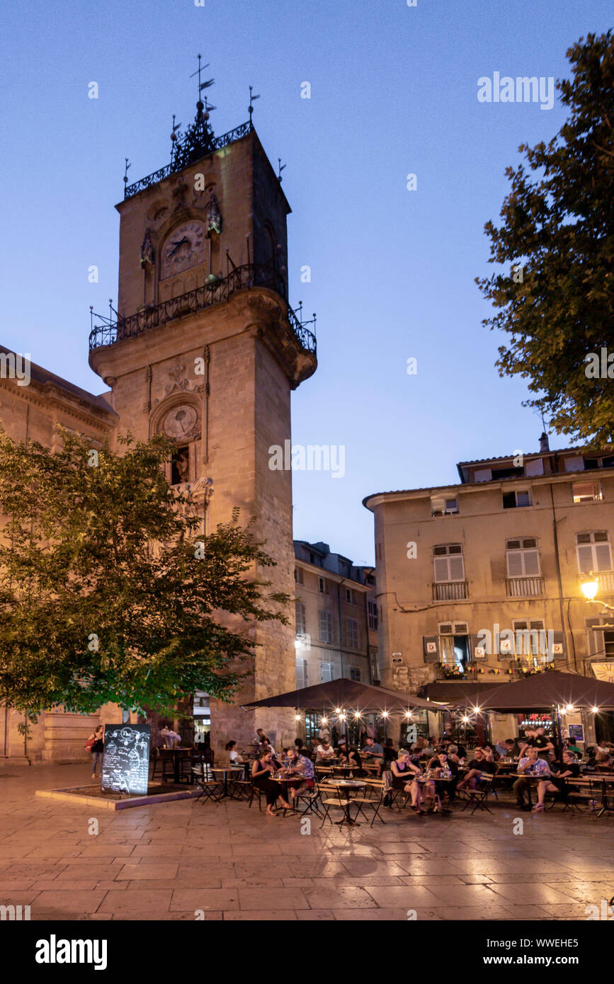 Place de L'Hotel de Ville, Straßencafés am Abend, Aix-en-Provence, Frankreich Stockfoto
