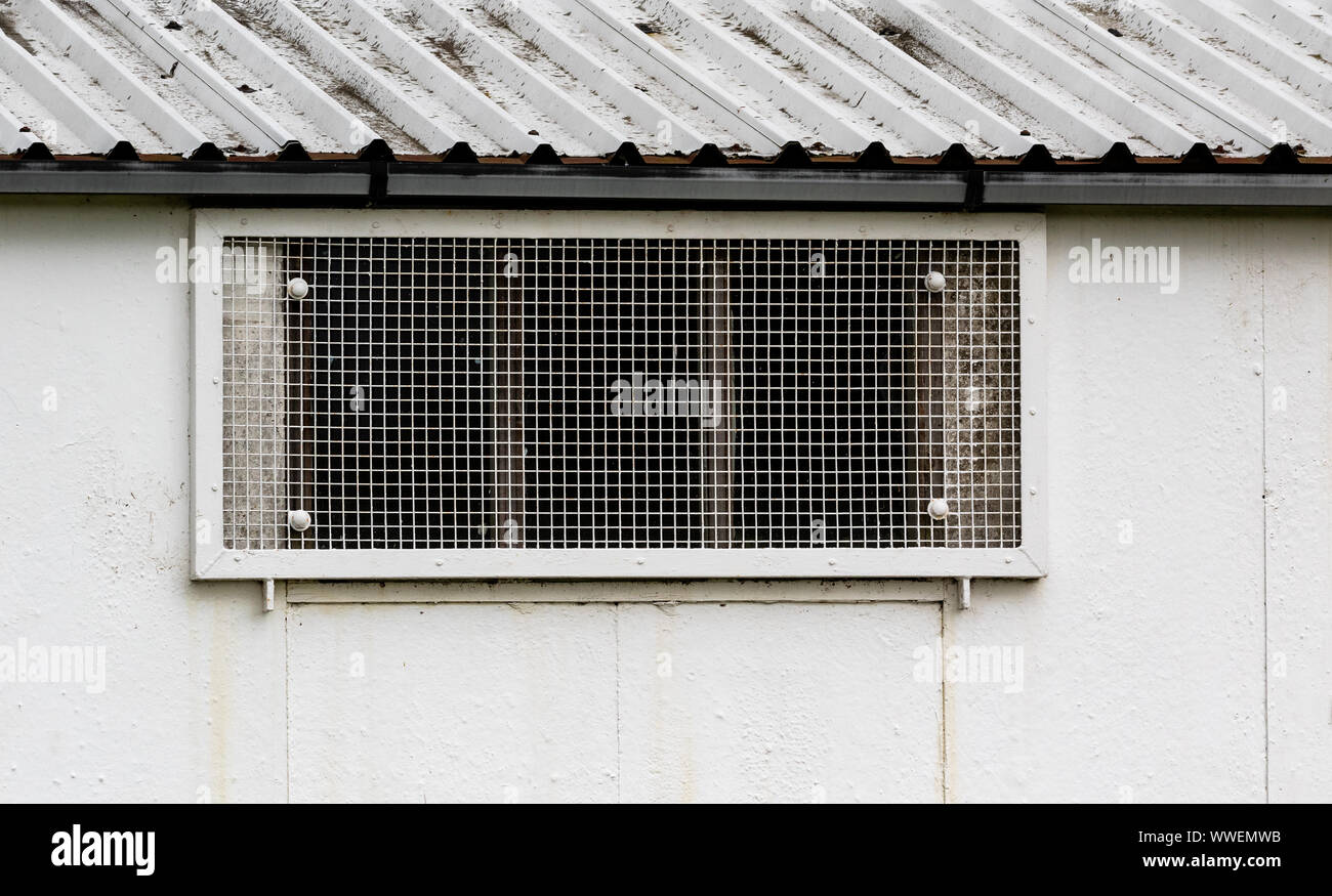 Bars vor einem Sportverein Fenster. Stockfoto