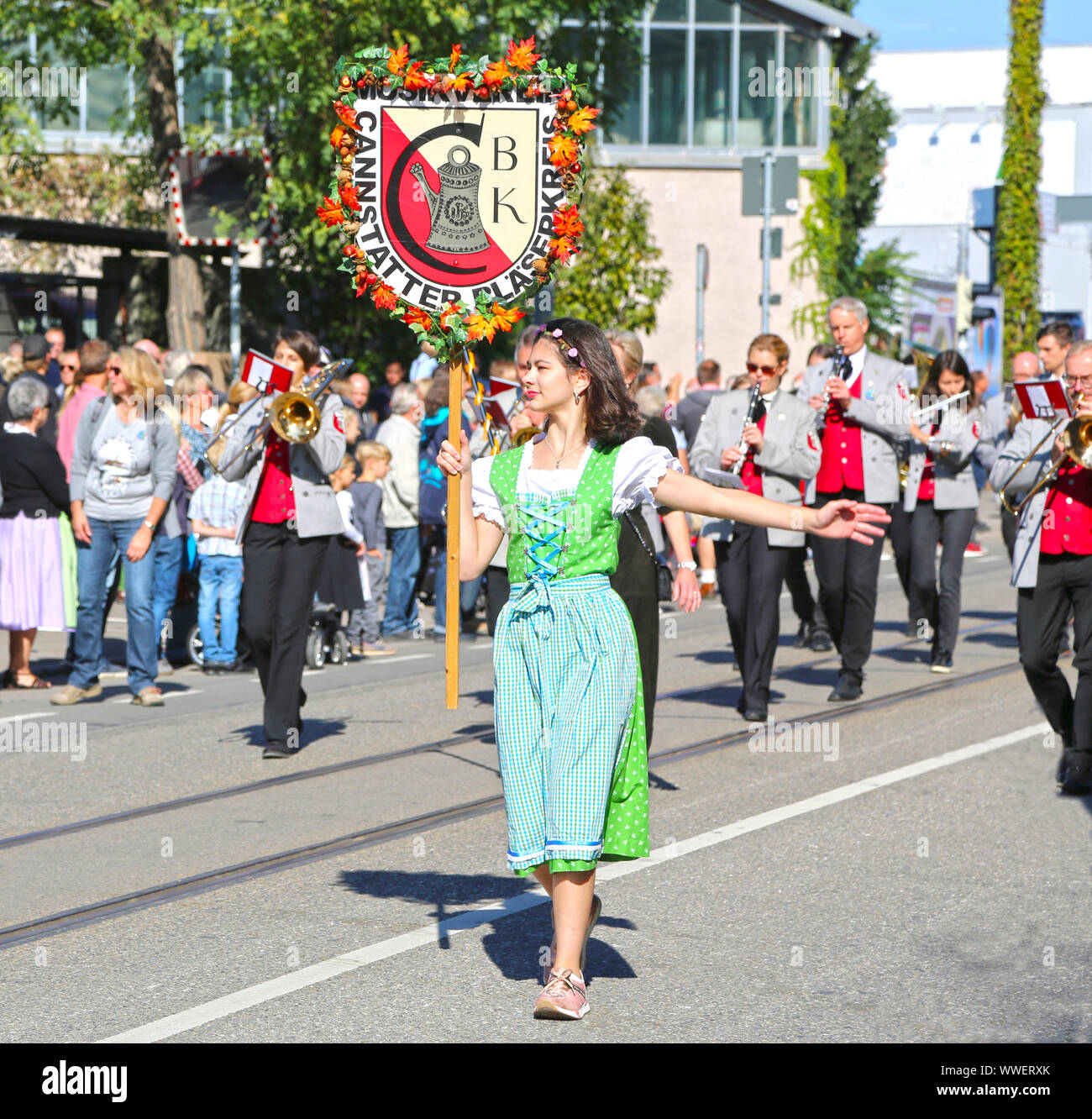 Stuttgart, Germany-September 30, 2018: Bierfest, Festzug mit Musikinstrumenten Stockfoto