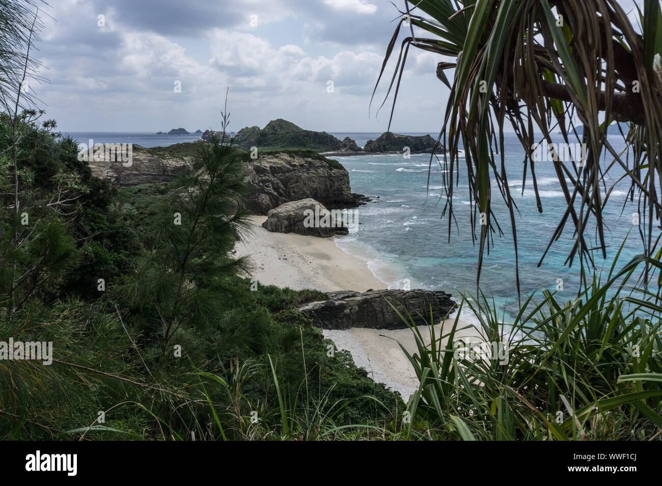 Blick auf den Strand auf Hizushi Aka-jima in der Präfektur Okinawa, Japan Stockfoto